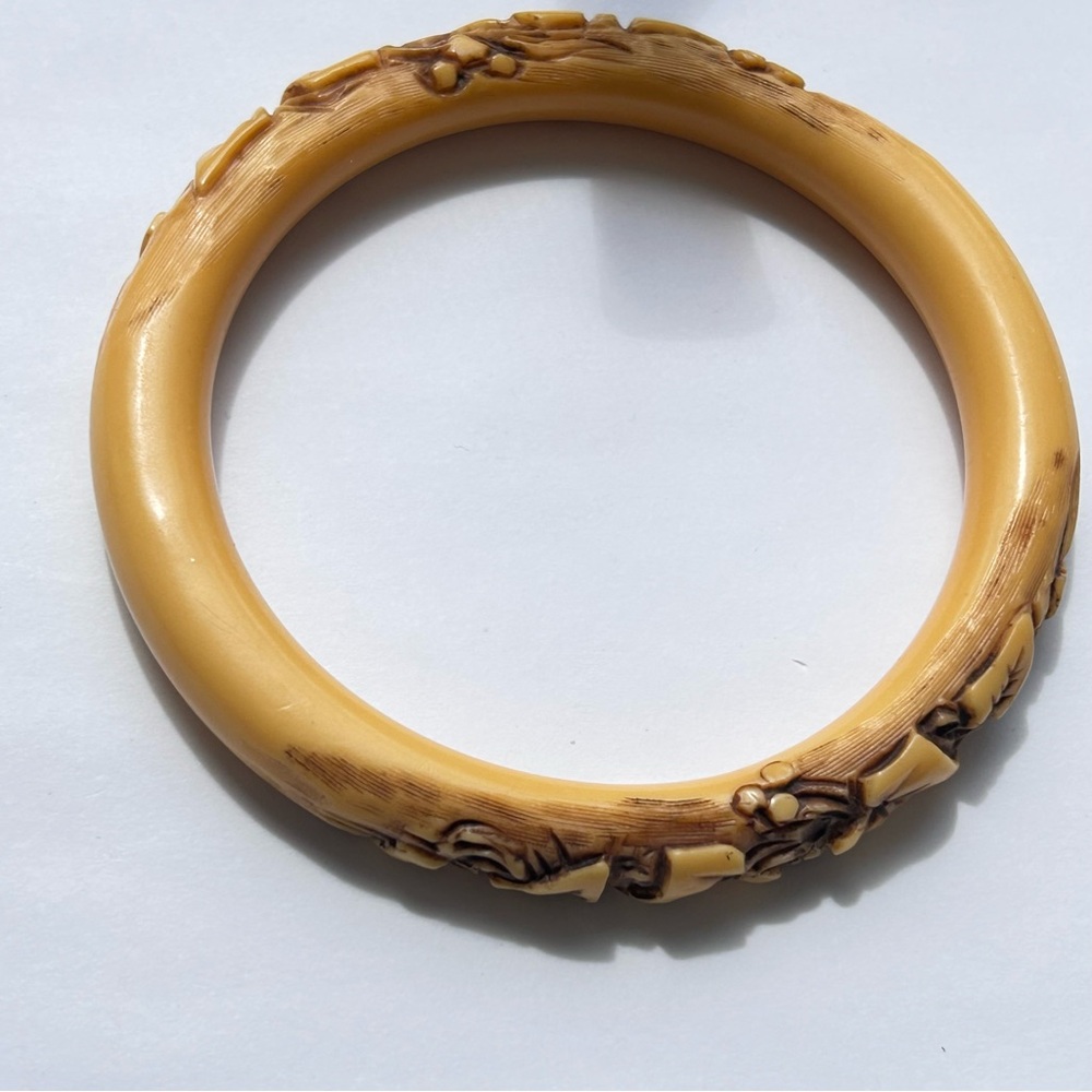 Vintage Celluloid Elegant Tan Bangle Bracelet